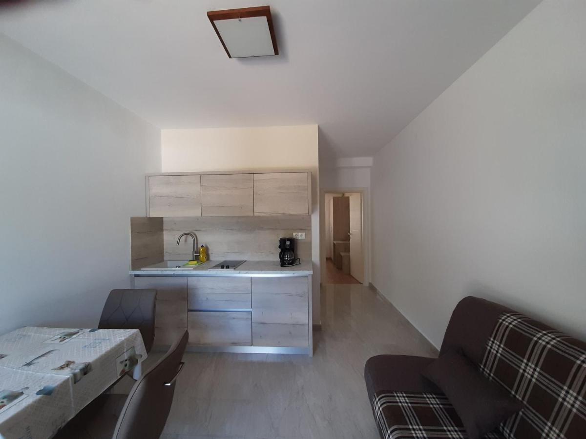 Apartments Edo Новаля Екстер'єр фото