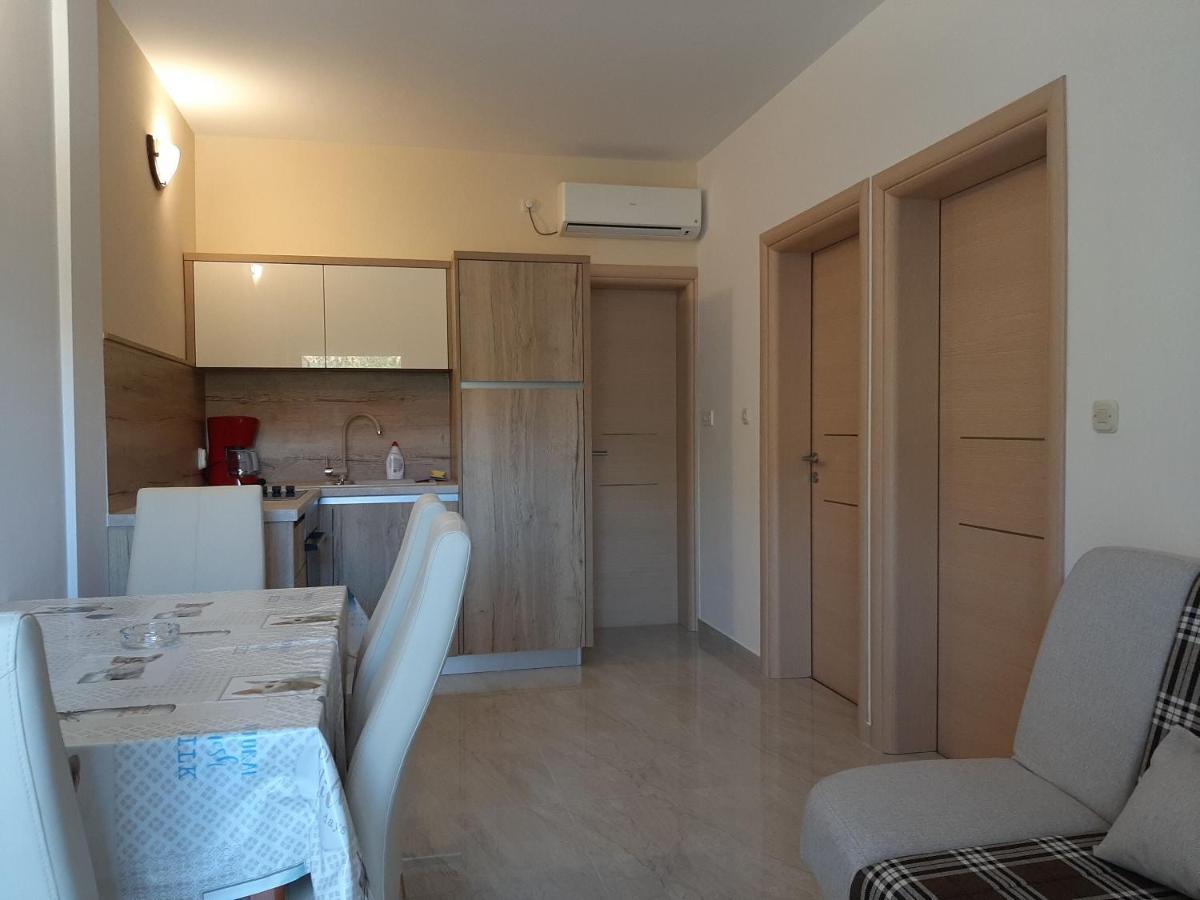 Apartments Edo Новаля Екстер'єр фото
