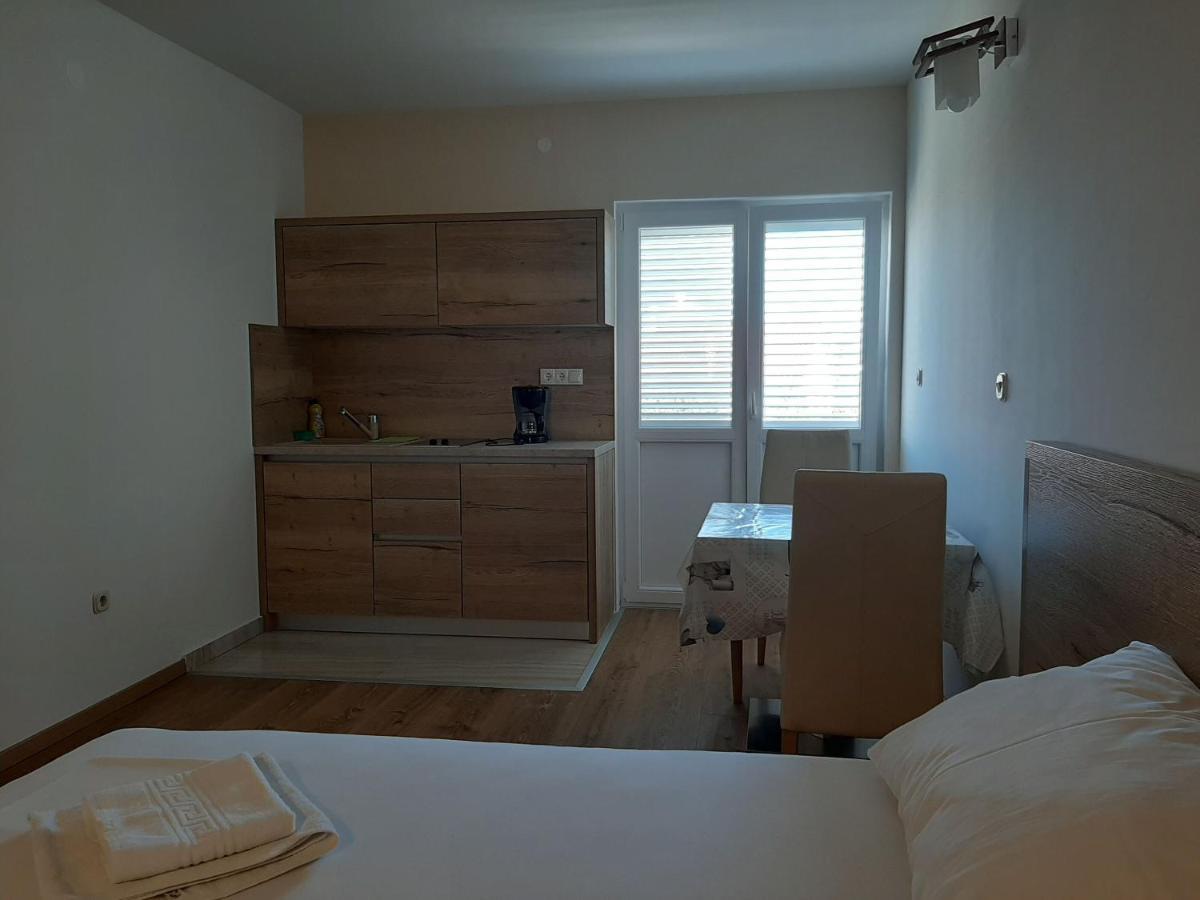 Apartments Edo Новаля Екстер'єр фото