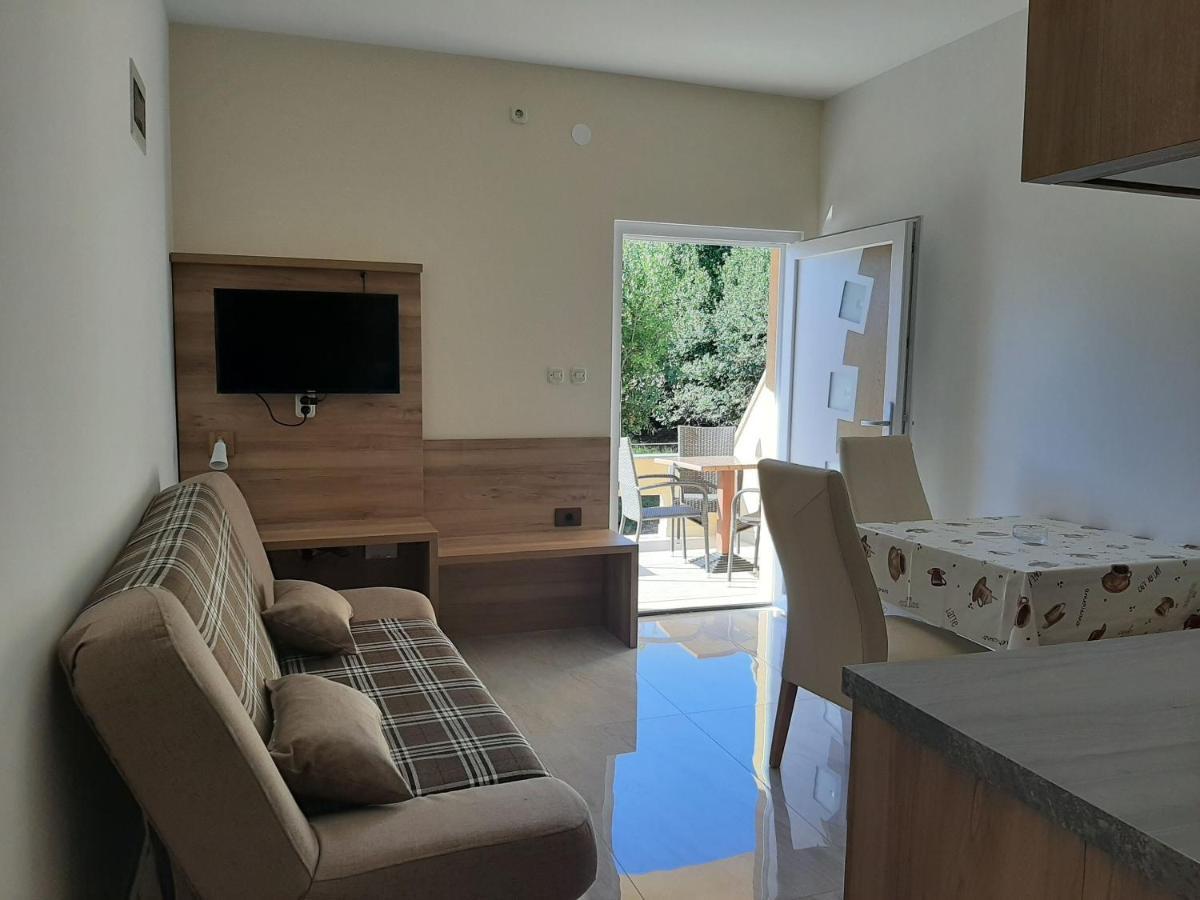 Apartments Edo Новаля Екстер'єр фото