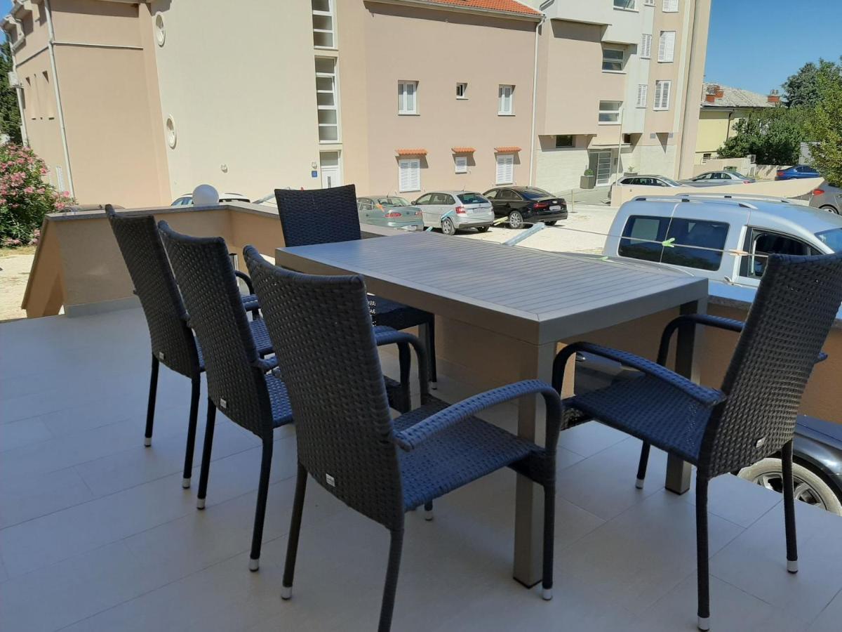 Apartments Edo Новаля Екстер'єр фото