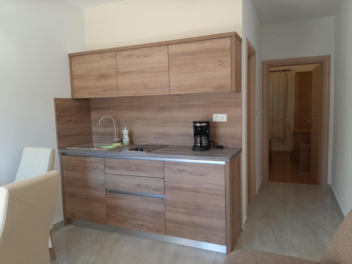 Apartments Edo Новаля Екстер'єр фото